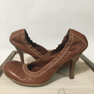 Vintage Aldo ladies ballet heels shoes in tan color size 6.5